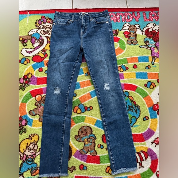 ๐ฆ 3/ $10 ๐ฆ Girls denim jeans ๐ - Picture 1 of 5
